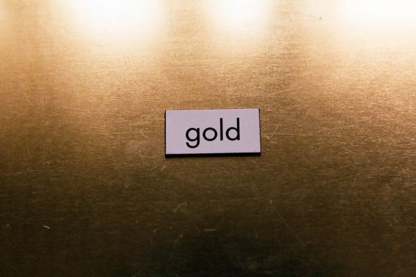 Gold Holds Steady Despite Iran Peace — Fed's Rate Trap Key
