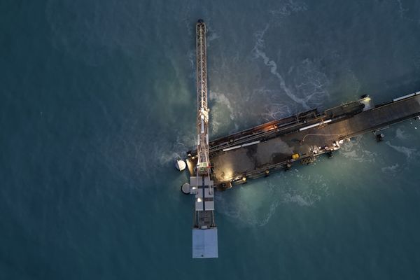 Wall Street Futures Drop Amid Middle East Tensions and Oil Concerns