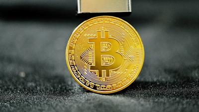 Bitcoin's $14 Billion Liquidation Threat — ETF Outflows Worsen