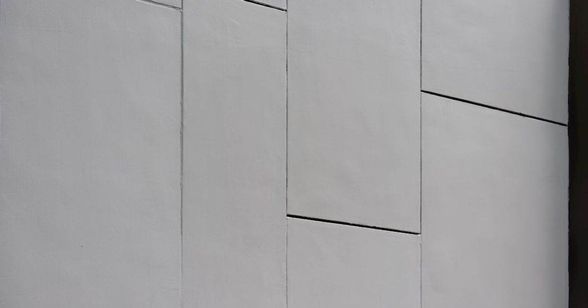 Fed's Goolsbee Advocates Caution on Interest Rate Cuts Amid Persistent Inflation