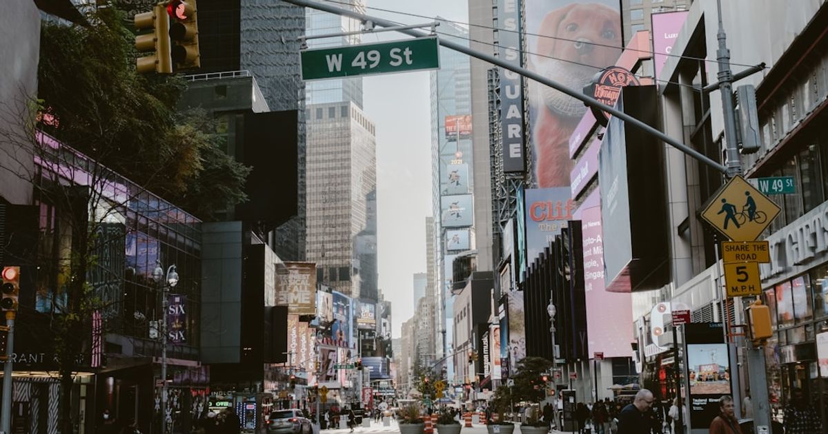 Wall Street Faces Pressure: Three Key Themes Driving Market Declines