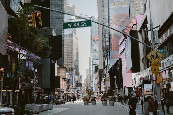 Wall Street Faces Pressure: Three Key Themes Driving Market Declines