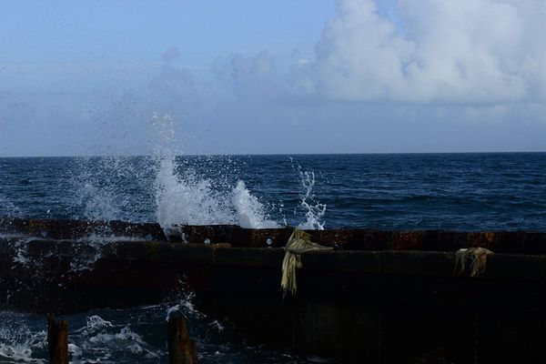 Bitcoin Dips as Oil Surges Following Middle East Tanker Attacks