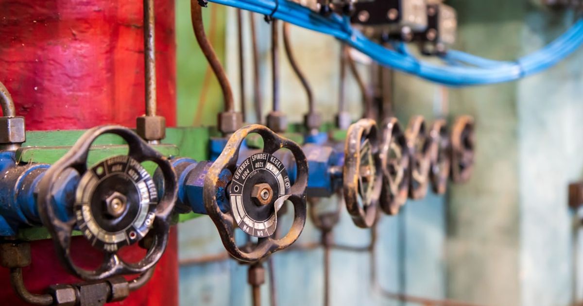 Bitcoin Wobbles at $60K — Geopolitical Tensions Spike Oil Prices