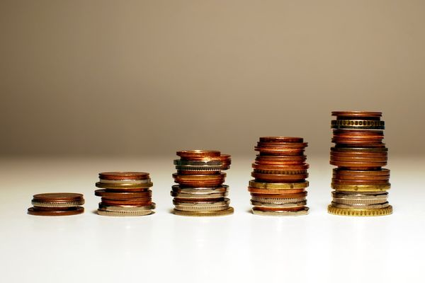 Consumer Spending Surges Amid Recessionary Sentiment: What It Means