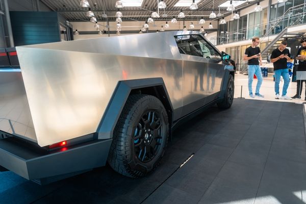 Tesla Faces Major Stock Drop Amid Disappointing Q1 Deliveries Report