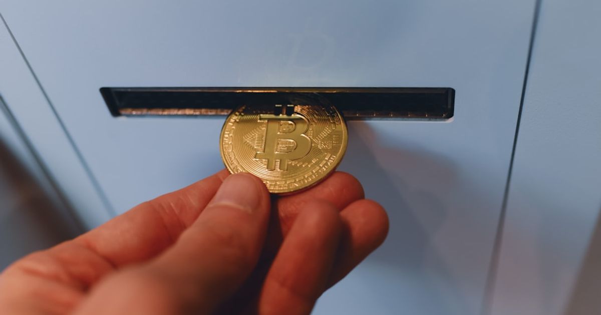 Bitcoin Near Yearly Low — Traders Brace for Potential Liquidity Sweep