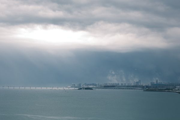 Geopolitical Easing Boosts Bitcoin and Stocks Amid Oil Price Drop