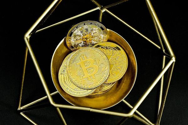 UBS Predicts Gold Prices to Surpass $6,000 Amid Structural Demand