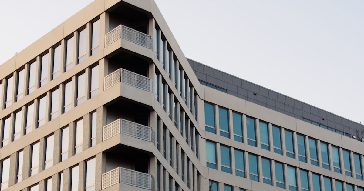 Senators Challenge Tether's Loan to Commerce Secretary Lutnick's Family