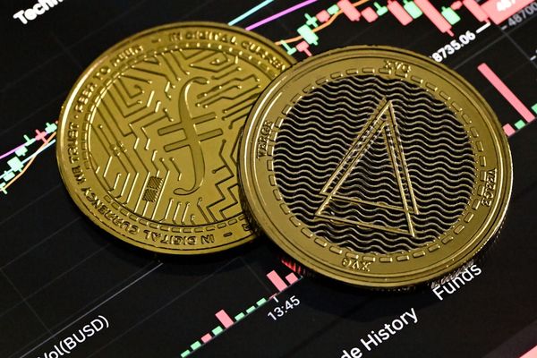 Crypto Market Update: Analyzing Trends and Regulatory Shifts as Bitcoin Holds Steady