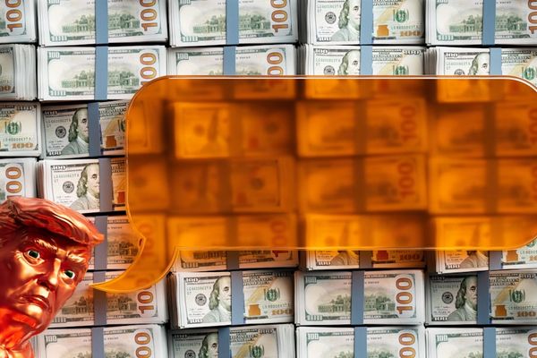 Trump Pressures Fed to Cut Rates Amid Economic Challenges