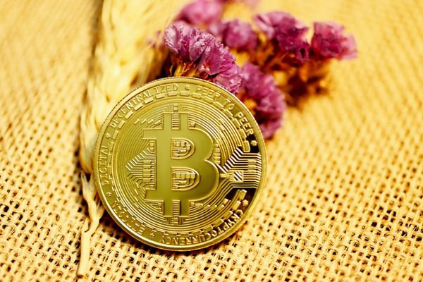 MSTR Outpaces Bitcoin — Preferred Stocks Are Key Players