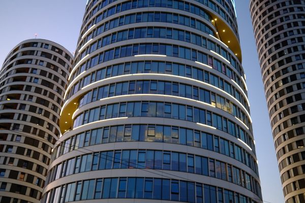 Samsung Shares Drop 7% Despite Record $58.4 Billion Profit