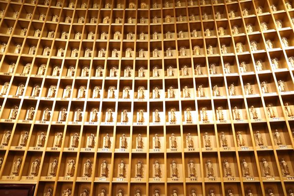 Gold Jumps 2.5% as Fed Rate-Bets Unwind — Silver Surges Higher