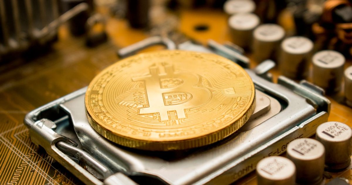 Dollar Index Hits Year High, Bitcoin Wavers Amid Fed's Hawkish Tone