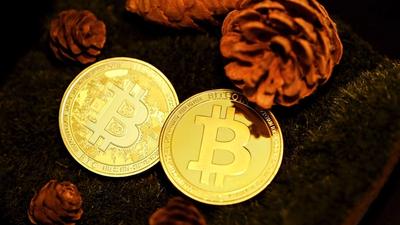 Bitcoin Holds $62K as Panic Selling Wanes Amid ETF Inflows
