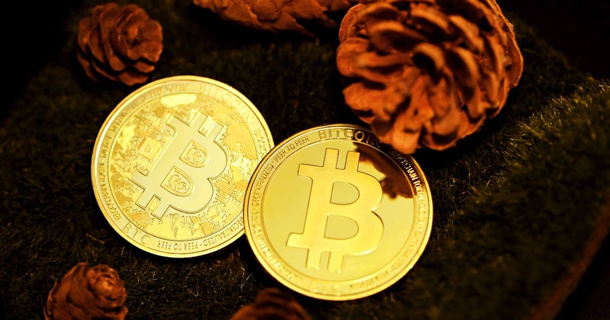 Bitcoin Holds $62K as Panic Selling Wanes Amid ETF Inflows