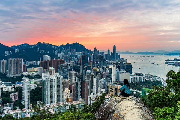 Hong Kong's SFC Licenses Victory Fintech, Signaling Regulatory Shift