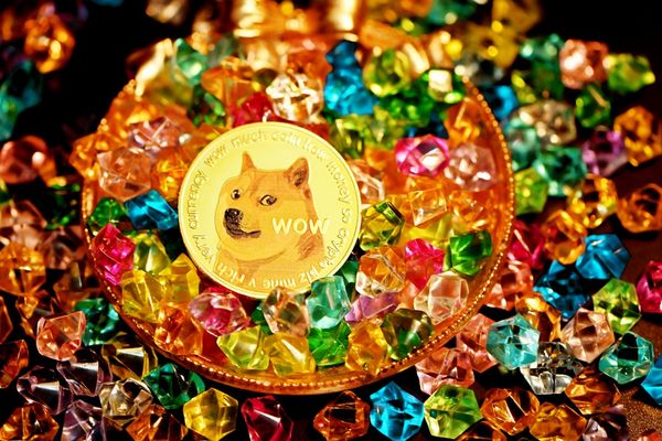 Bitcoin Surges Past $76,000 Amid $650 Million Short Squeeze