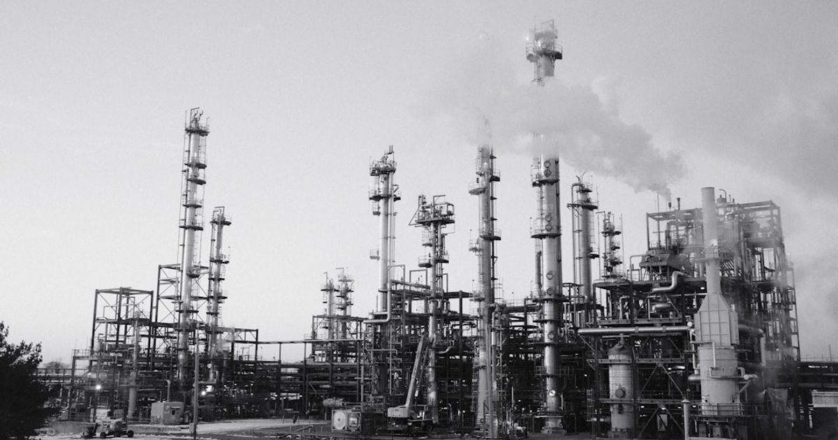 Brent Oil Soars to $141 Amid Supply Disruptions in Strait of Hormuz