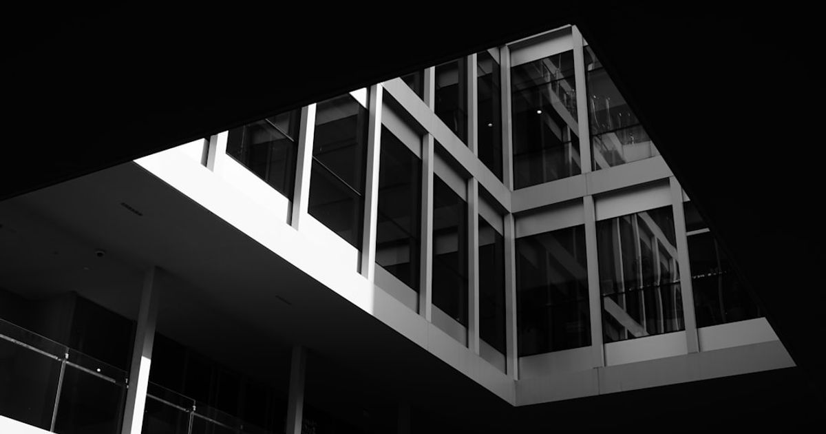 Apple Moves to Dismiss Fraud Lawsuit Over Siri AI and App Store Commissions