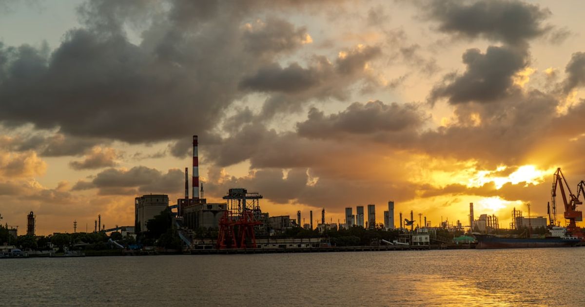 Bitcoin Surges Past $70K Amid Oil Price Collapse and Geopolitical Tensions