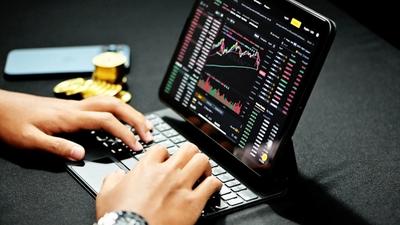 Bitcoin Sinks Below $60K — Strong Jobs Data and Zcash Vulnerability Fuel Drop