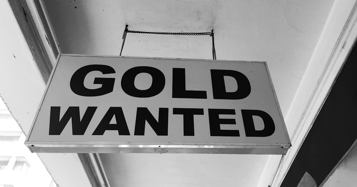 Gold Hits Lowest in 11 Weeks — Fed Rate Expectations Squeeze Bullion