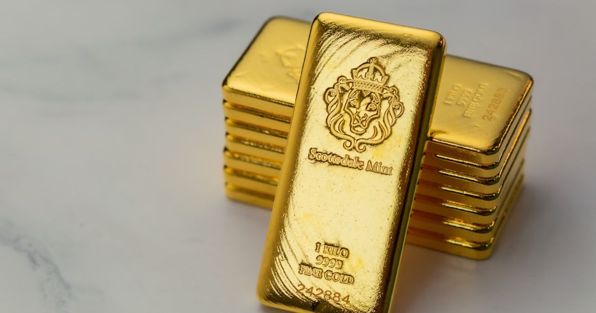 Oil's 11% Crash and Gold's Rise Signal Market Shifts