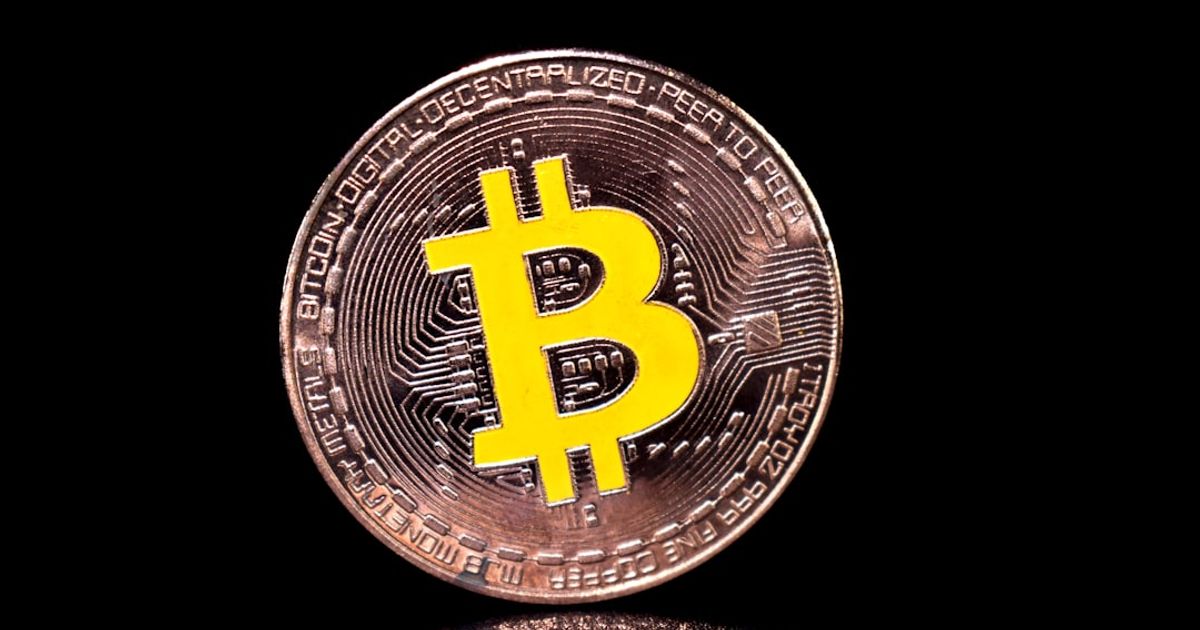 Bitcoin Dips Amid US-Iran Tensions — $930M in Liquidations Hit