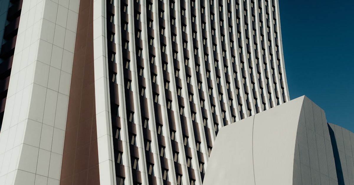 Oracle's Stock Rises Amid AI Energy Demand Partnership with Bloom Energy