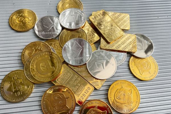 Gold's Record Highs Indicate a Shift in Demand Dynamics