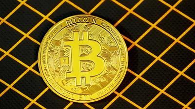 XRP's Struggle Amid Bitcoin's Macro-Driven Surge — A Market Analysis