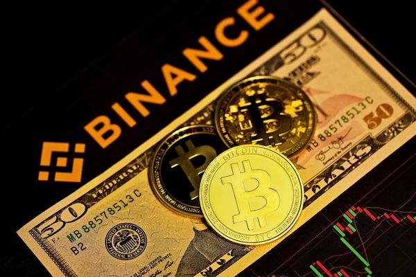 Bitcoin Outshines Gold as Analysts Predict Future Trends