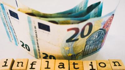 Consumer Sentiment Plummets Amid Inflation and Iran Conflict