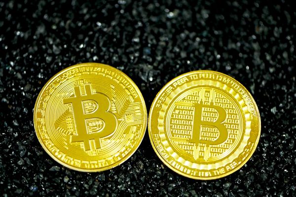 Bitcoin Surges Past $82,000 Amid Dollar Weakness and Altcoin Rally