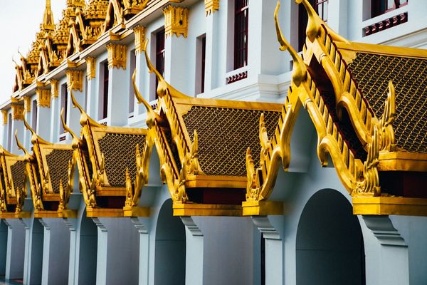 Gold Prices Hold Strong Amid Rising Oil and Geopolitical Tensions