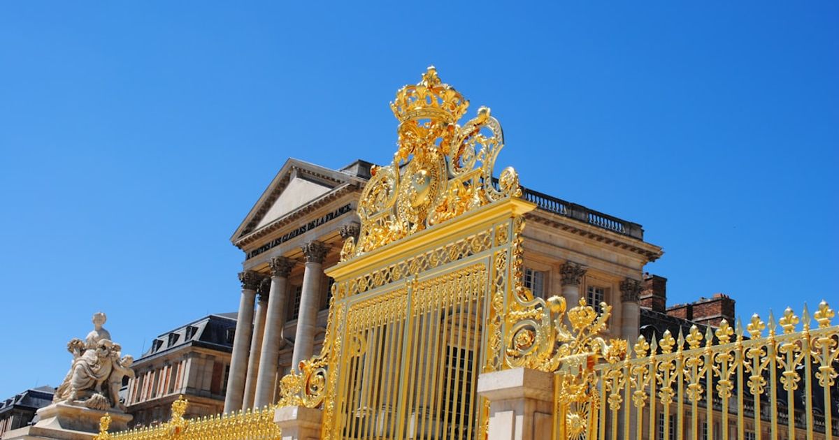 Gold Prices Plummet Amid Fed Rate Hold and Inflation Surge