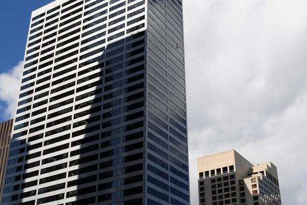 Weak Jobs Report Complicates Fed's Interest Rate Strategy