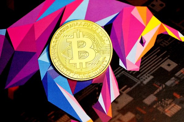 Bitcoin Drops Below $71,000 Amid U.S. Naval Blockade Announcement