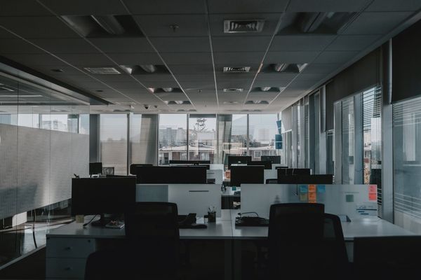 Coinbase Rebounds as Altcoins Surge Amid Regulatory Momentum