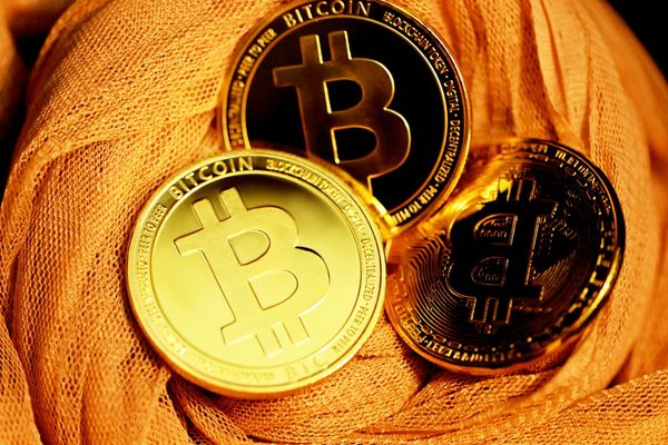 Bitcoin Hits Two-Week Low Amid $300 Million Long Liquidations