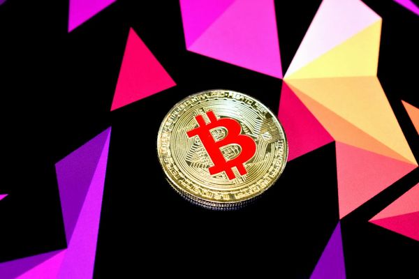 Tech Stocks Surge—Bitcoin Stagnates Amid Middle East Peace Hopes