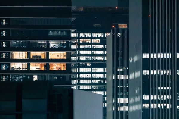 HPE Shares Soar 30% on Record Earnings — Server Revenue Surges