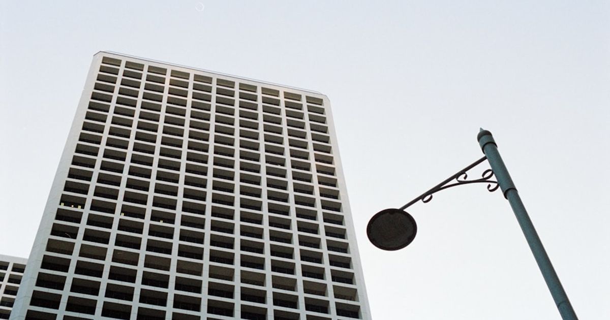 International Stocks Outperform as Dollar Fluctuates, ETF Offers 3% Yield