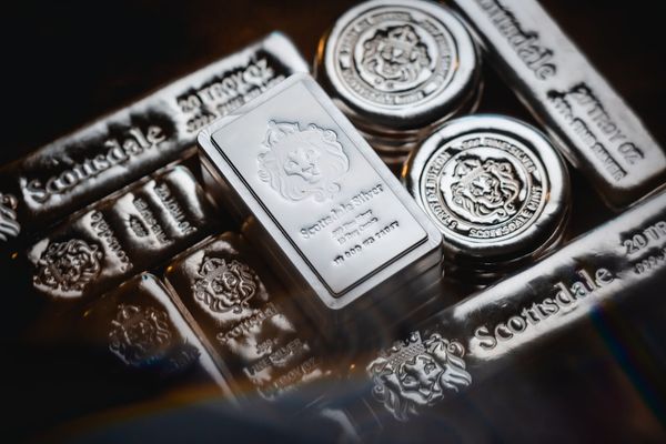 Gold and Silver Prices Shift Ahead of Key Inflation Data