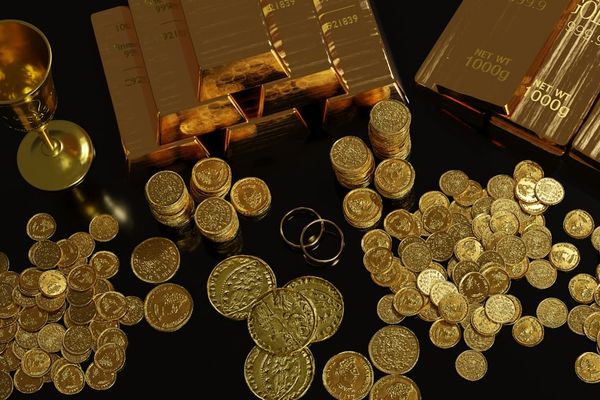 Bitcoin's Bearish Signal—Gold's Slide Tests Key Support Levels