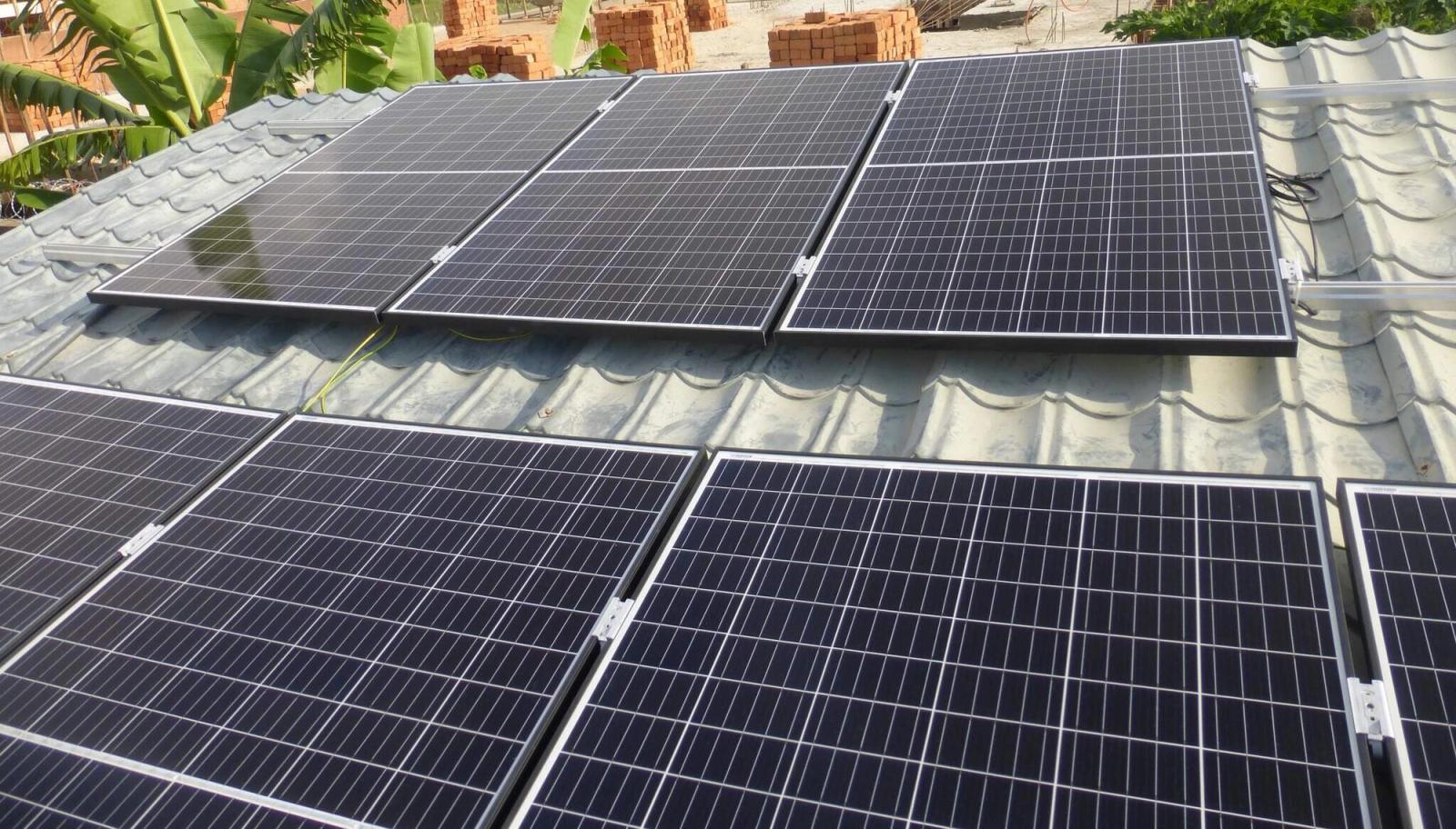 Solarmodule auf dem Dach der Ausbildungswerkstatt