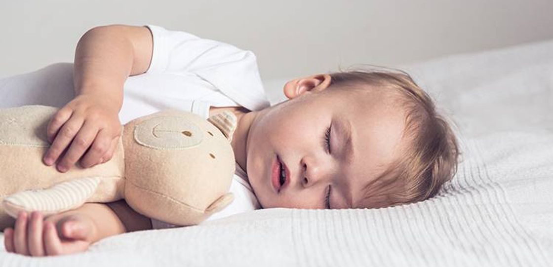 Los chicos que se acuestan tarde tiene más riesgo de sufrir obesidad